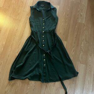 Women’s green sleeveless dress